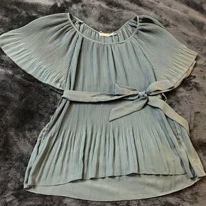 Sage green ModCloth Flutter Sleeve Blouse - Women’s Large